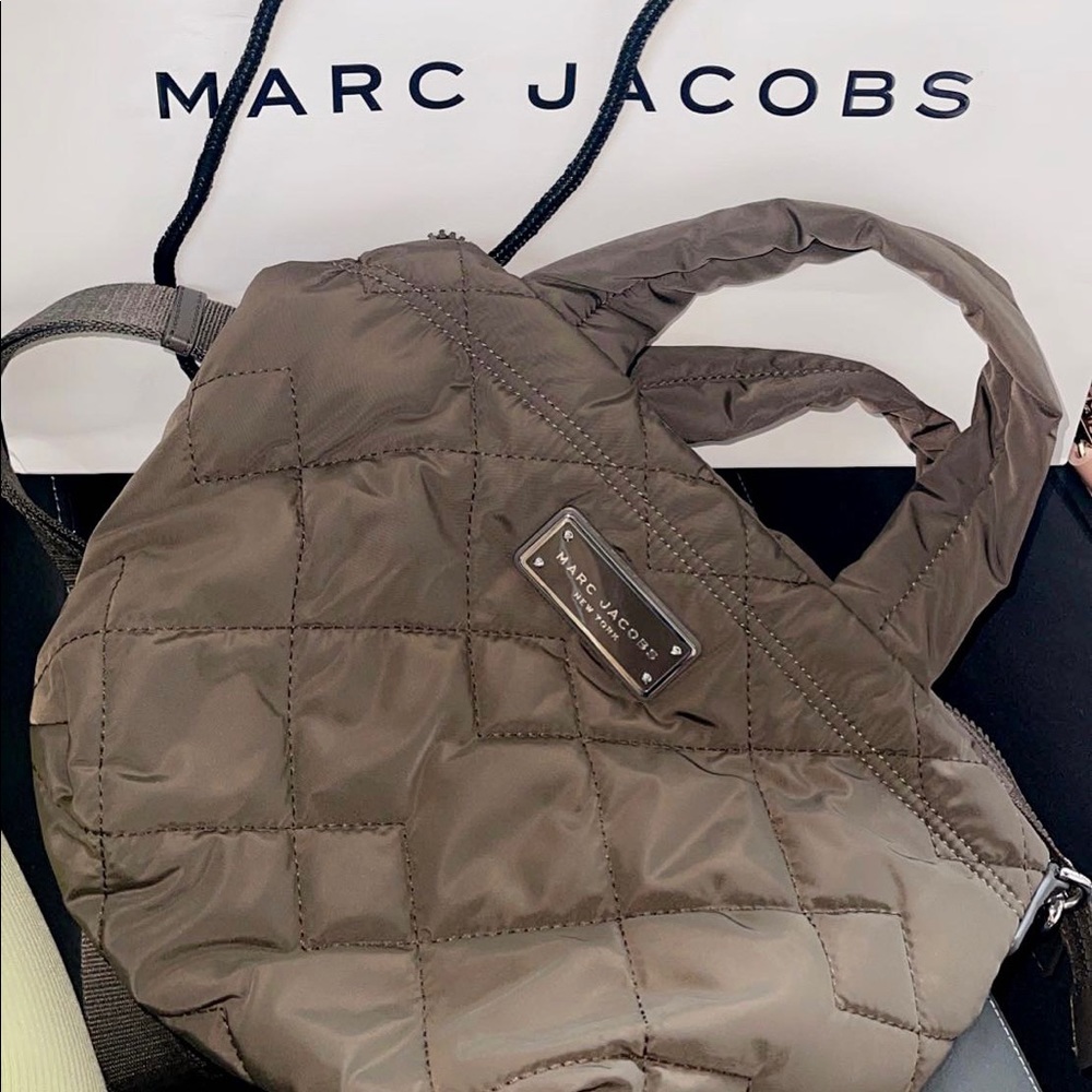 Quilted Nylon Tote Bag
MARC JACOBS (“Ash”)